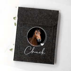 Ontwerpfoto paardenpaspoortomslag + naam | Antraciet | Cadeau, cadeau-idee, paard, paardenmeisje, paspoorthoesje, paardenpaspoort, met eigen foto