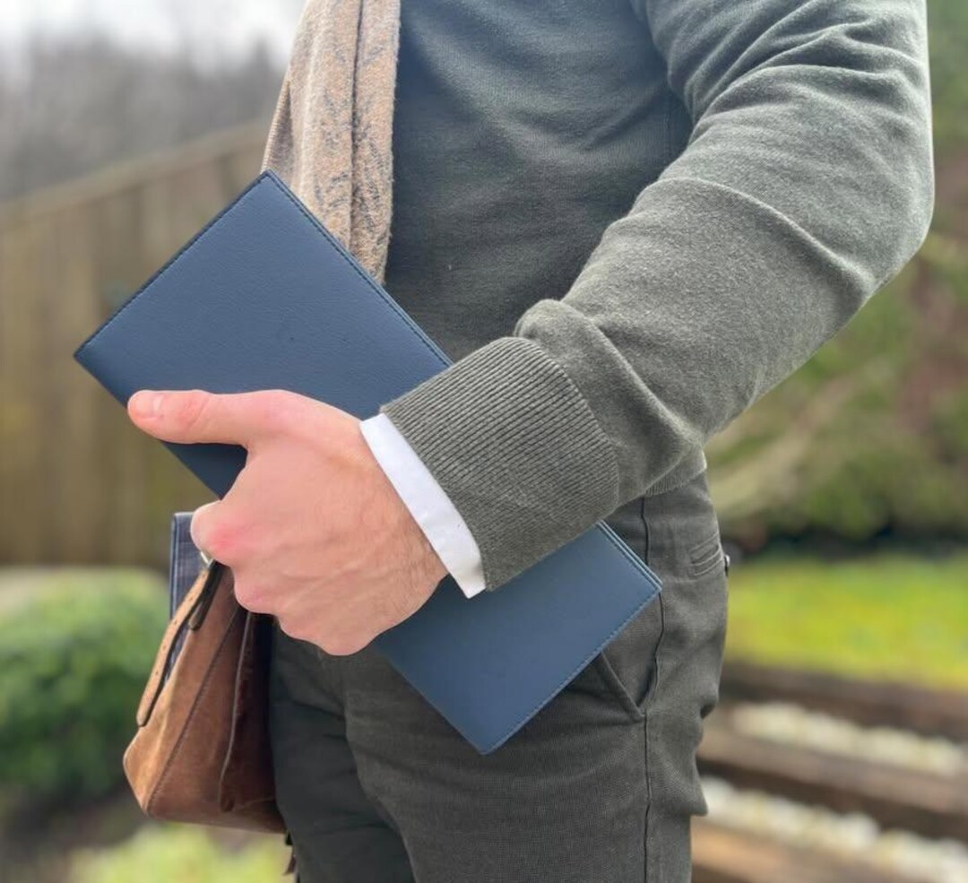 thumbnail image 2 of JW Faux Leather Tract Folder Holder – Pocket-Size Organiser For Ministry, Preaching, Pioneer Gift 2 of 4