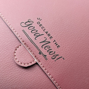 Verkündige die Gute Botschaft! JW Kunstleder Magazin Broschüre Ordner Halter für Dienst.  Pionier Geschenk Taufe Konvention. Personalisierte Gravur