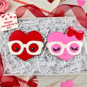 Valentine’s Day Heart Cookies, Valentines Day Gift box, Set of 2 Cookies, Cute Valentine’s Treats, Geñentines Party Favors, Cookie Gift Box