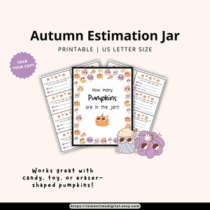 Könnte beinhalten: Druckbares "Herbst-Schätzglas"-Spiel mit Kürbis-Illustrationen. Das Spiel enthält eine zentrale Karte mit der Frage "Wie viele Kürbisse sind im Glas?" und mehrere Schätzblätter. Der Text "Funktioniert super mit Süßigkeiten, Spielzeug oder radiergummiartigen Kürbissen!" ist ebenfalls sichtbar.