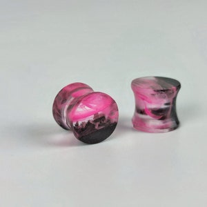 Plugs made of wood and resin. Fuchsia colors