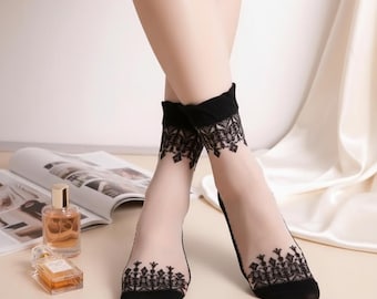Embroidered lace and mesh women socks