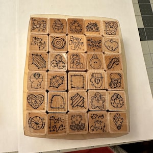 Christmas Stamps / Medium Lot