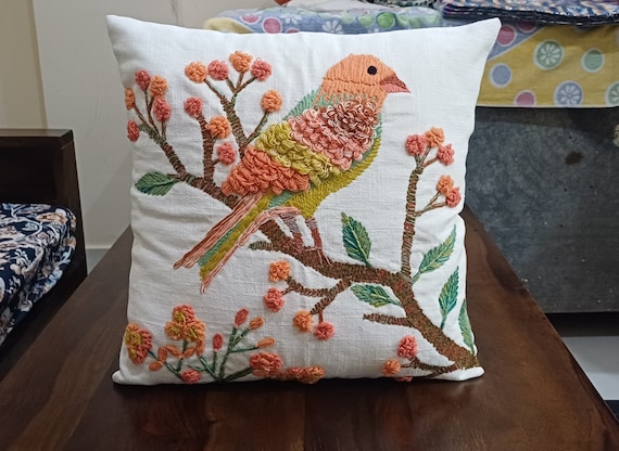 鳥のクッションカバー、手刺繍、マルチカラーの糸、装飾用クッション