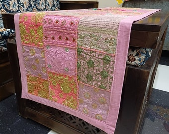 Chemin de table brodé en coton patchwork Jaipur : 40 x 60 po.