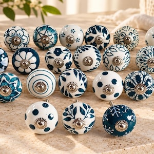 Pomelli in ceramica verdi e bianchi: maniglie per mobili con motivo floreale, set da 25