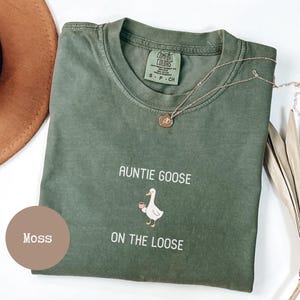 Comfort Colors funny goose shirt aunt silly goose tshirt pregnancy reveal gift for auntie new aunt gift for sister image 2