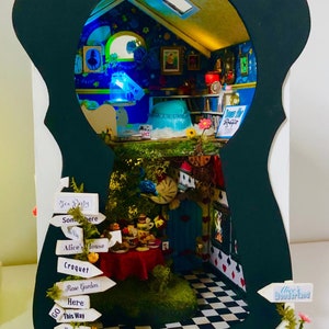 Alice&#39;s Wonderland Book Nook with Accessories -handmade Alice Doll house