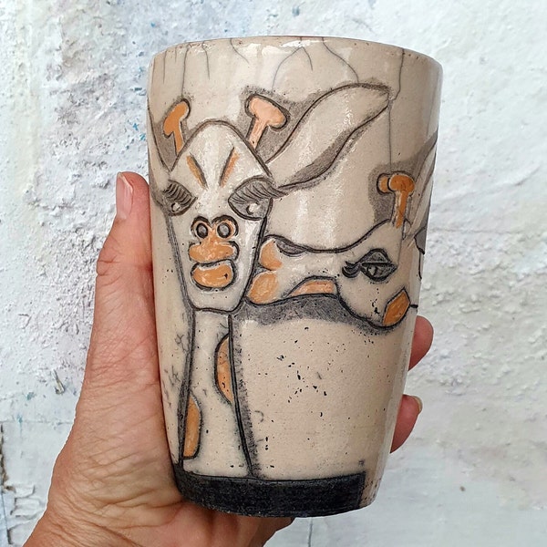 Teebecher aus Rakukeramik, Kaffeebecher, handgemachter Keramikbecher mit Giraffenbussi-Ornament, hergestellt in der Rakutechnik