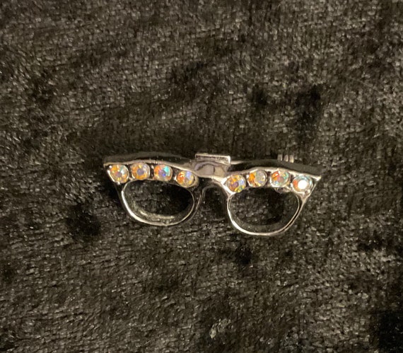 Adorable Vintage Silver Glasses Brooch with Spark… - image 1