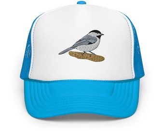 Black Capped Chickadee Trucker Hat – Lightweight Foam Mesh Cap with Adjustable Snapback, Bird Lover Gift, Casual Outdoor Hat