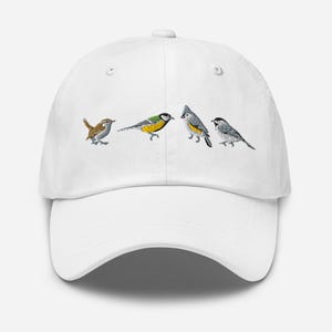 Gorro bordado para observación de aves en el jardín / Chochín de Carolina, Carbonero común, Herrerillo copetudo y Carbonero