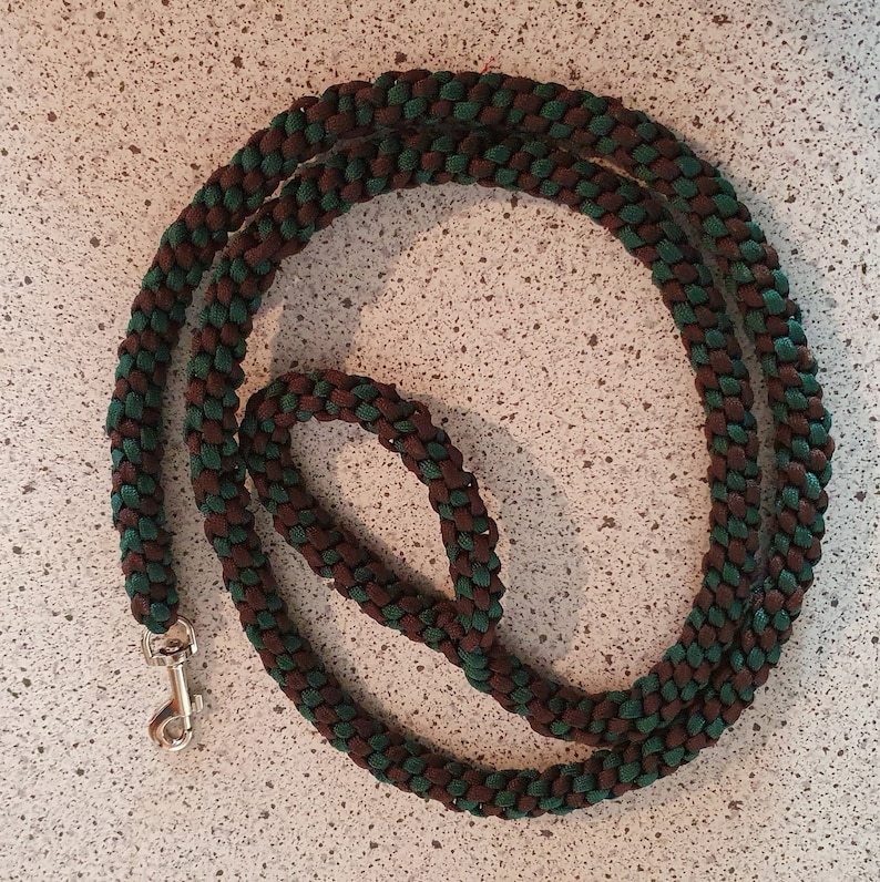 Dog leash from Paracord