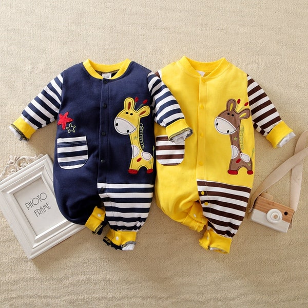 Baby jumpsuit with giraffe in jacquard fabric