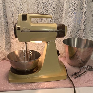 Sunbeam Mixmaster Heritage 2346 Series Stand Mixer with Bowls & Beaters