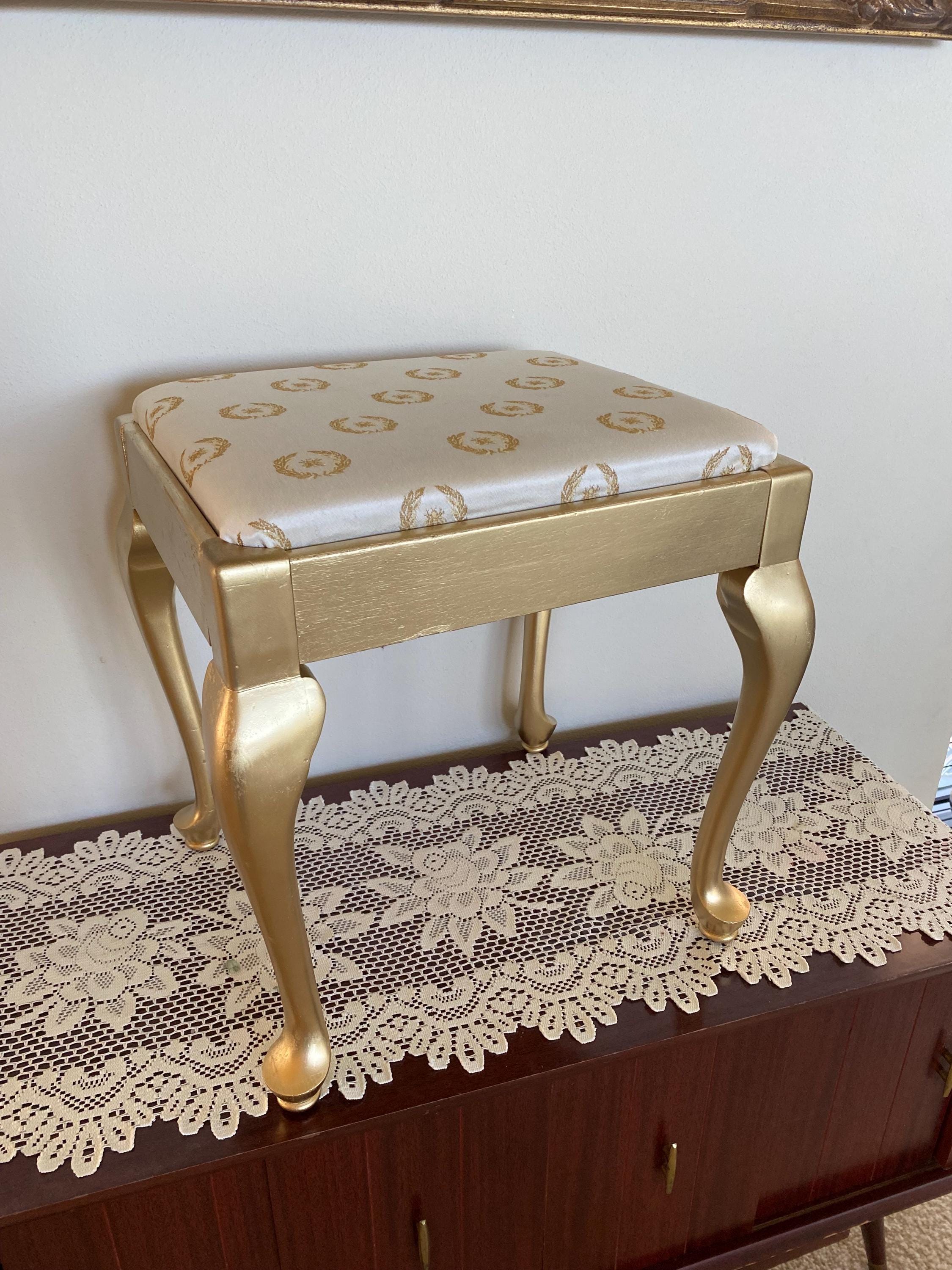 Vintage Queen Anne Style Seat With Hide Away Storage Under the