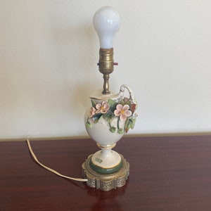 Beautiful Petite 1940&#39;s Cordey Porcelain Capodimonte Accent Lamp