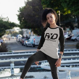3/4 sleeve raglan shirt