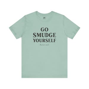 Maglietta "Go Smudge Yourself": abbigliamento spirituale e divertente da strega immagine 9