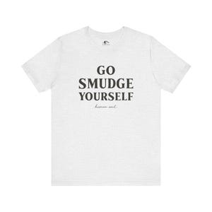Maglietta "Go Smudge Yourself": abbigliamento spirituale e divertente da strega immagine 7