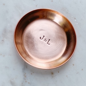 Plato para anillos grabado personalizado, recuerdo con monograma, recuerdo personalizado para anillos, bombonera religiosa