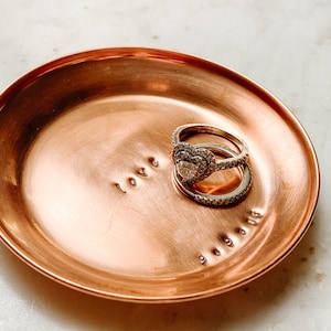 Copper Ring Dish Favor, Trinket Tray Wedding Bomboniere, Personalized Monogrammed Ring Dish Favour, Custom 7th anniversary Engraved Key Dish