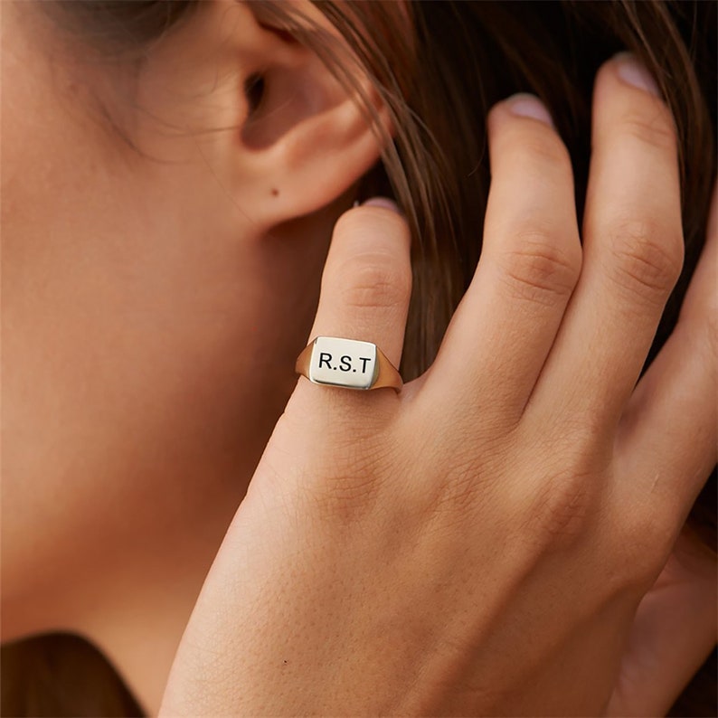 Minimalistischer personalisierter Siegelring, Monogramm und Text Ring, Rechteck Siegelring, Frauen Initial Ring, Geschenk für Sie Customizable Gold