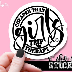 Girls Trip Cheaper Than Therapy - Calcomanía divertida para portátil o botella de agua de 4 pulgadas - Vinilo impermeable