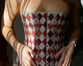 Corset victorien demi-buste arlequin, corset losanges Circus vintage bordeaux et beige