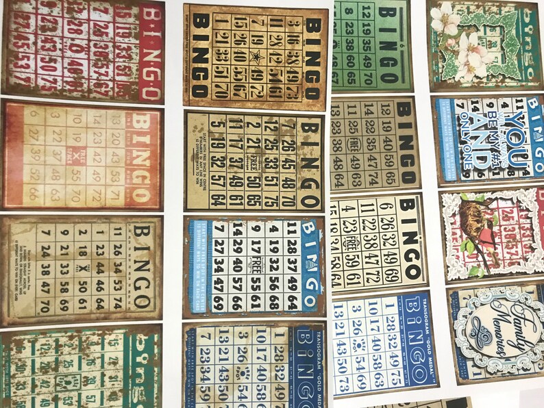 K&ouml;nnte beinhalten: Ein Satz Bingo-Karten im Vintage-Stil mit einem abgenutzten, gealterten Look. Die Karten zeigen eine Vielzahl von Zahlen und das Wort "Bingo" in fetten Buchstaben. Die Karten sind auf cremefarbenem Papier mit braunem Hintergrund gedruckt.