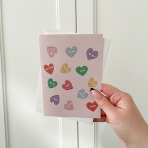 Carte de Saint-Valentin coeurs conversation, art coloré, carte de voeux, jour de l'amour, mot d'amour, illustration arc-en-ciel