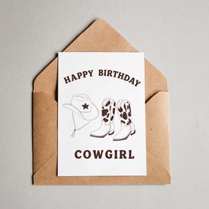 Carte de cow-girl de joyeux anniversaire, carte d'anniversaire western pour elle, jolies bottes de cow-girl et chapeau, carte d'anniversaire de fille de campagne