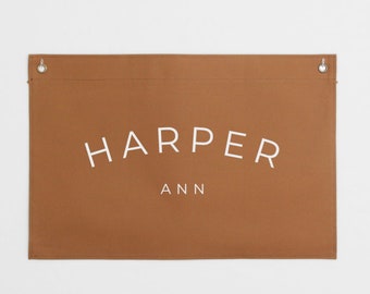 Bandera de lona con nombre personalizado en color marrón - Decoración para colgar en la pared de la guardería