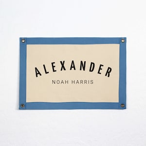 Banner con bandiera in tela, cartello con nome personalizzato e cornice in feltro - Decorazione da parete per la casa e la cameretta dei bambini