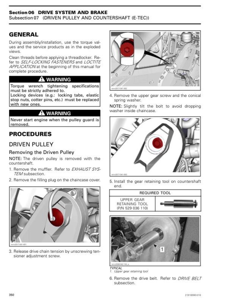 Puede incluir: Un diagrama ilustrado en blanco y negro que muestra los pasos para quitar una polea conducida de una moto de nieve. El diagrama incluye instrucciones de texto y una lista de herramientas necesarias. El texto incluye lo siguiente: "Retire el tornillo del engranaje superior y la arandela de resorte c&oacute;nica", "Incline ligeramente el tornillo para evitar que la arandela caiga dentro de la caja de la cadena", "Instale la herramienta de retenci&oacute;n del engranaje en el extremo del eje secundario", "Herramienta necesaria: Herramienta de retenci&oacute;n del engranaje superior (P/N 529 036 110)", "Retire la correa de transmisi&oacute;n. Consulte la subsecci&oacute;n CORREA DE TRANSMISI&Oacute;N."