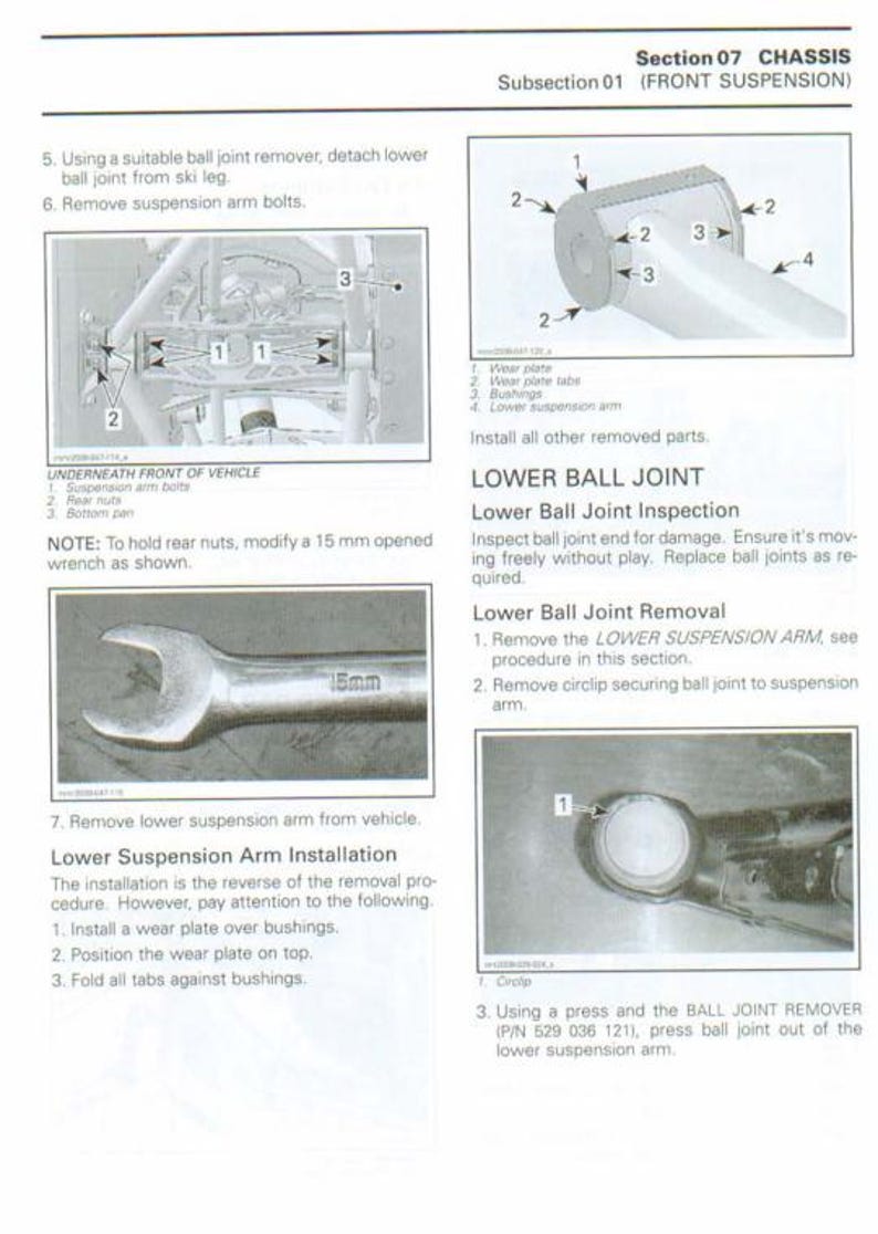 K&ouml;nnte beinhalten: Diagramm aus einem Kfz-Reparaturhandbuch mit Komponenten der Vorderradaufh&auml;ngung. Enth&auml;lt Abbildungen eines Schraubenschl&uuml;ssels, eines Querlenkers und Schritte zum Ausbau des Kugelgelenks. Text mit Anweisungen und Teilenamen.