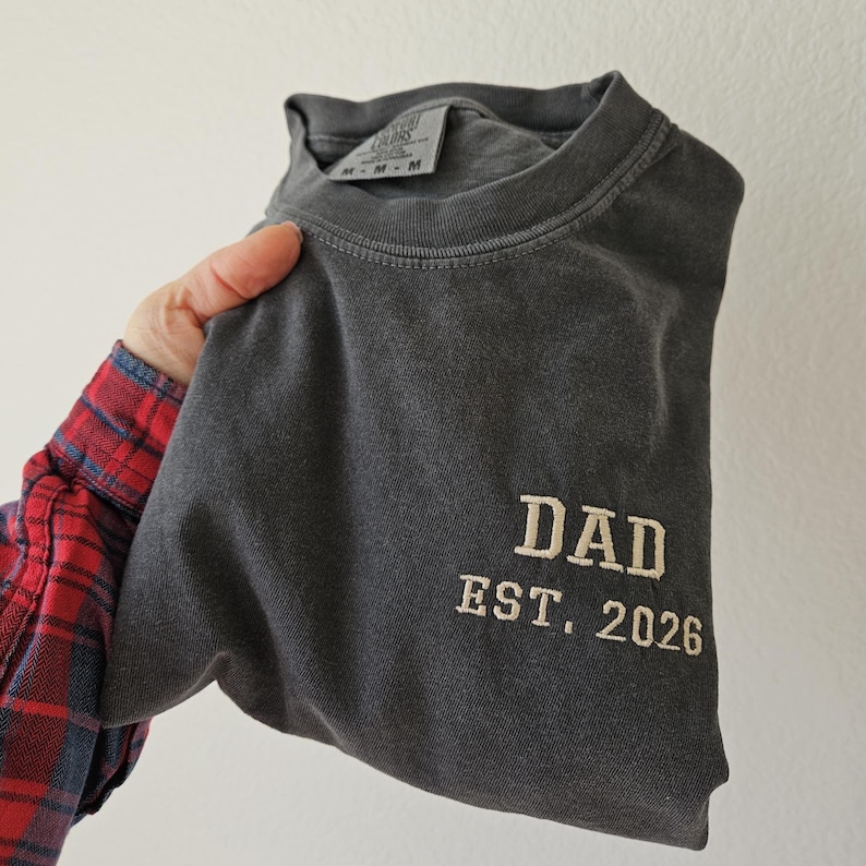 Embroidery Dad Est 2026 Shirt, Comfort Color Shirt, Dad to be, Gift for Dad, Husband Gift, Unisex Shirt, New Dad Gift, Father's Day Gift Pepper