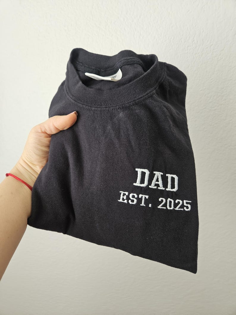 Embroidery Dad Est 2026 Shirt, Comfort Color Shirt, Dad to be, Gift for Dad, Husband Gift, Unisex Shirt, New Dad Gift, Father's Day Gift Black