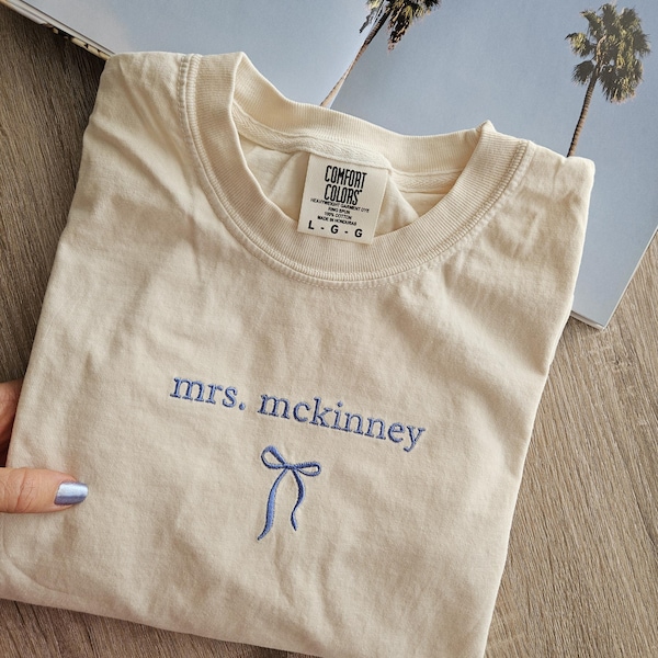 Embroidery Custom Mrs. Bride Shirt, Bride Gift, Wedding shirt, Engagement gift, Bachelorete party tee, Gift for her, Coquette bow bride tee.