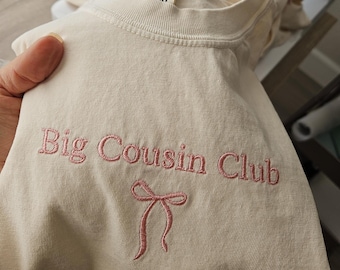 Chemise cousine personnalisée, broderie club des grandes cousines, cadeau de faire-part de grossesse, idée cadeau cousin, chemise future cousine, surprise bébé.