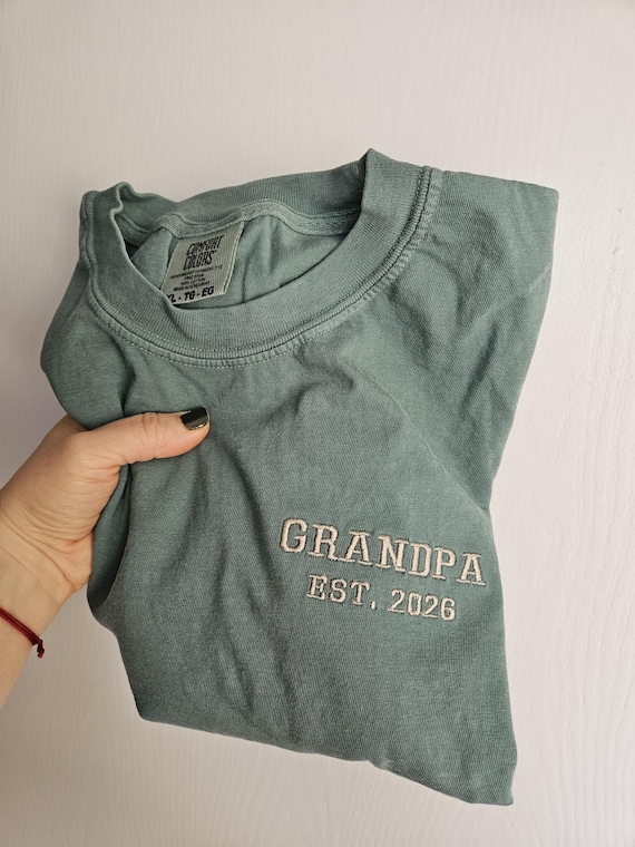Embroidery Grandpa Est 2026 Shirt, Custom Shirt, Grandpa to be, Gift for Grandma, Pregnancy announcement, Grandparent gift idea, Birthday