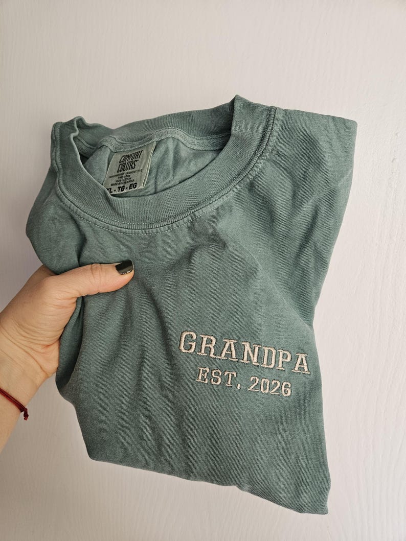 Embroidery Grandpa Est 2026 Shirt, Custom Shirt, Grandpa to be, Gift for Grandma, Pregnancy announcement, Grandparent gift idea, Birthday image 1