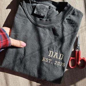 Embroidery Dad Est 2026 Shirt, Comfort Color Shirt, Dad to be, Gift for Dad, Husband Gift, Unisex Shirt, New Dad Gift, Father's Day Gift image 2