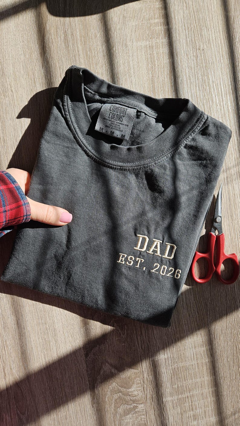 Embroidery Dad Est 2026 Shirt, Comfort Color Shirt, Dad to be, Gift for Dad, Husband Gift, Unisex Shirt, New Dad Gift, Father's Day Gift image 2