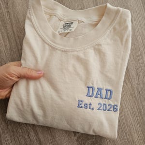 Embroidery Dad Est 2026 Shirt, Comfort Color Shirt, Dad to be, Gift for Dad, Husband Gift, Unisex Shirt, New Dad Gift, Father's Day Gift Ivory