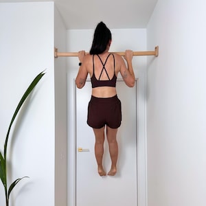 Removable Wooden Pull-Up Bar – Premium 100% hardwood, Cut to Size, Fits Door Frames up to 120 cm, for Adults and Kids image 6