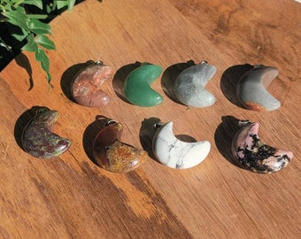Moon pendant necklace