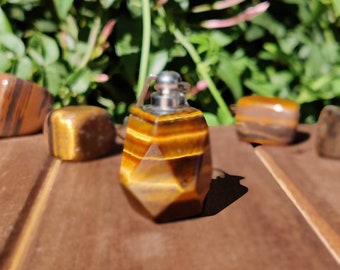 Tigers eye essential oils pendant necklace with tumbles.