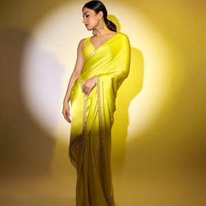 Gelber Satin Seide Saree, Spiegel Spitze, Indischer Party Cocktail Sari